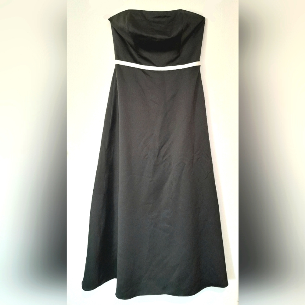 Elegant Strapless Black Dress